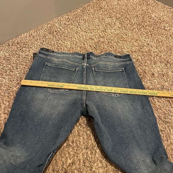 Liverpool Kennedy Crop straight leg NWT distressed soft denim jeans stitch fix - Picture 16 of 16